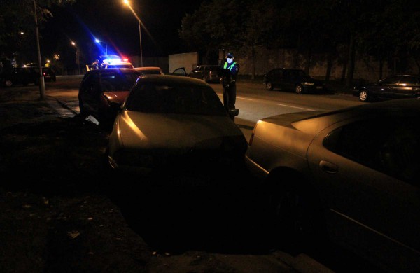 Aplamdęs tris automobilius, iš eismo įvykio vietos vairuotojas paspruko