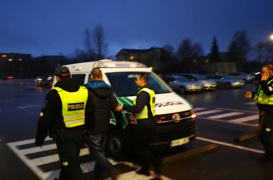 Incidentas ,,Norfoje" :  medikus sau išsikvietusį vyrą išsivežė policijos pareigūnai