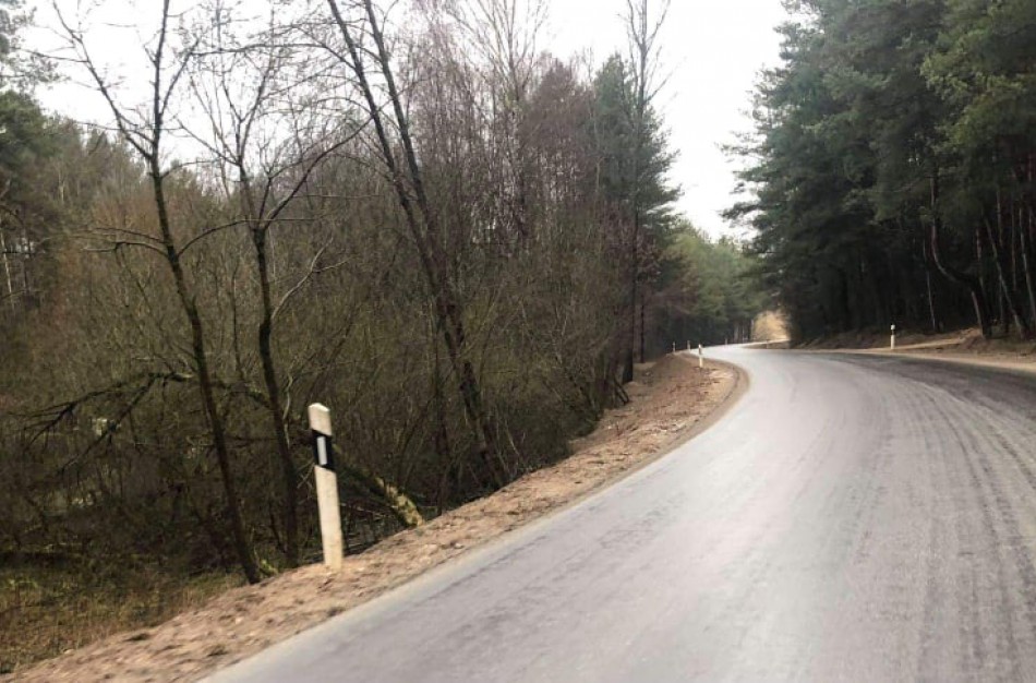 Pėstieji kelyje Jonava - Meškoniai pasigenda saugių kelkraščių 