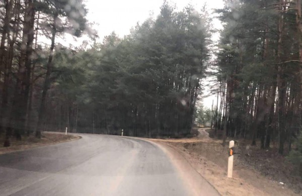 Pėstieji kelyje Jonava - Meškoniai pasigenda saugių kelkraščių 