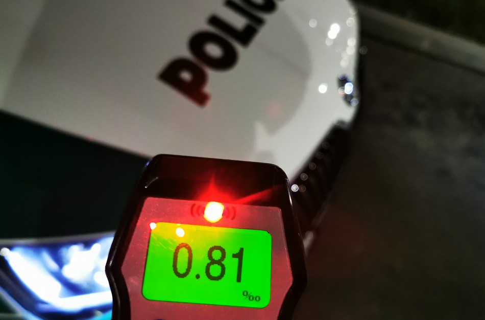  Į tvorą įvažiavęs „BMW“ vairuotojas gyrė pareigūnų darbą