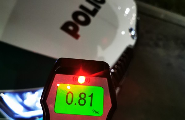  Į tvorą įvažiavęs „BMW“ vairuotojas gyrė pareigūnų darbą