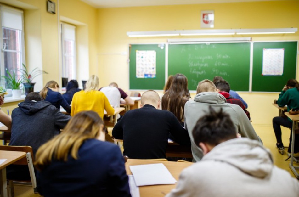 Siūloma, kad priemiestiniais autobusais mokiniai galėtų važinėti su 50–80 proc. nuolaida