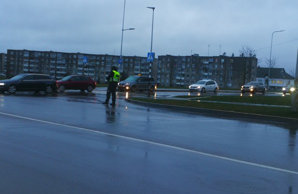 Policijos akiratyje - vairuotojai, nepaisantys naujo kelio ženklo