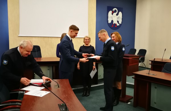 Ugniagesių savanorių gretas papildė 4 specialistai