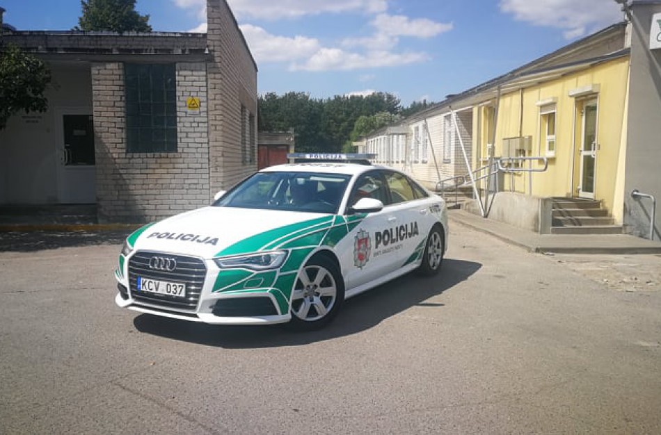 Jonaviečių elgsena pamačius pareigūnus: vieni prilėtina greitį, kiti - važiuoja kaip važiavę