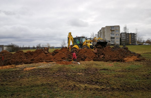 Naujos automobilių aikštelės statybos darbus ketinama baigti per du mėnesius 