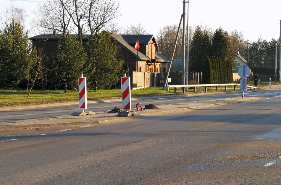 Jonaviečiai juokauja: Nejaugi prieš žiedą šviesoforą statys?