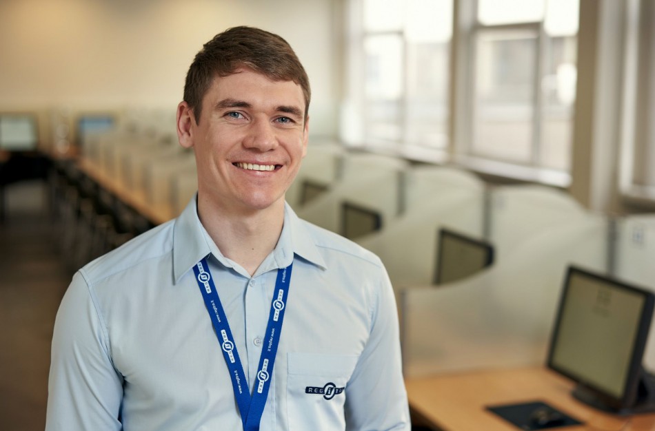 „Regitra“: vis dar pasitaiko atvejų, kuomet per teorijos egzaminą bandoma sukčiauti