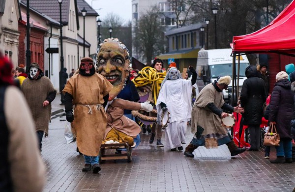 Užgavėnių balaganas Jonavoje išvaikė žiemą ir liūdesį