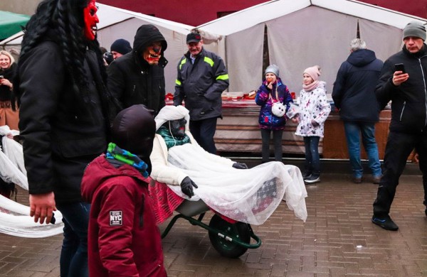 Užgavėnių balaganas Jonavoje išvaikė žiemą ir liūdesį