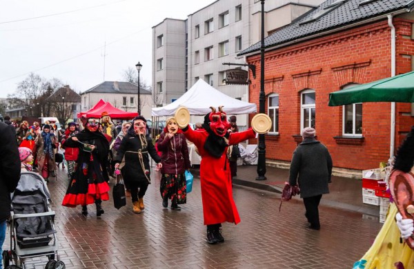 Užgavėnių balaganas Jonavoje išvaikė žiemą ir liūdesį