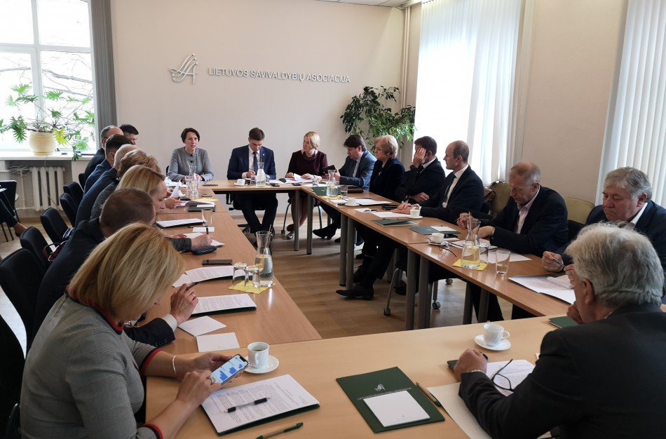 LSA valdyboje – apie švietimo įstaigų vadovus bei naują atliekų tvarkymo kainodarą