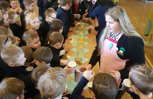 Naujas „Sveikatiados“ iššūkis – „Saldintą gėrimą keičiu į vandenį!“