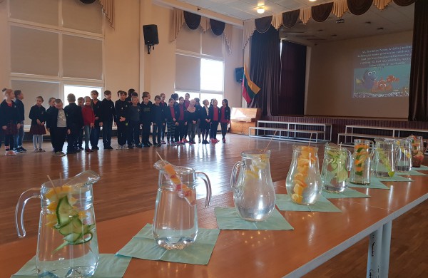 Naujas „Sveikatiados“ iššūkis – „Saldintą gėrimą keičiu į vandenį!“