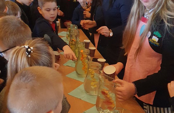 Naujas „Sveikatiados“ iššūkis – „Saldintą gėrimą keičiu į vandenį!“