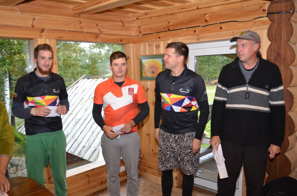 Atnaujintame diskgolfo parke – keturios dešimtys varžybų dalyvių