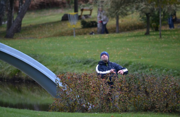 Atnaujintame diskgolfo parke – keturios dešimtys varžybų dalyvių