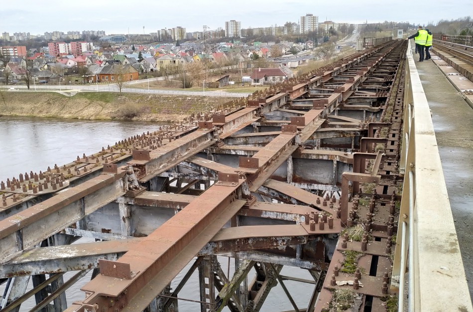 „Lietuvos geležinkelių infrastruktūra“ rekonstruos svarbiausią tiltą pagrindinėje šalies geležinkelio magistralėje