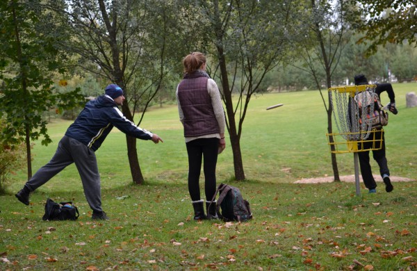 Atnaujintame diskgolfo parke – keturios dešimtys varžybų dalyvių