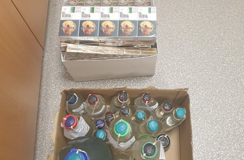 Jonavos rajono PK pareigūnams įkliuvo neteisėtai alkoholį ir cigaretes laikiusi moteris