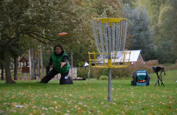 Atnaujintame diskgolfo parke – keturios dešimtys varžybų dalyvių
