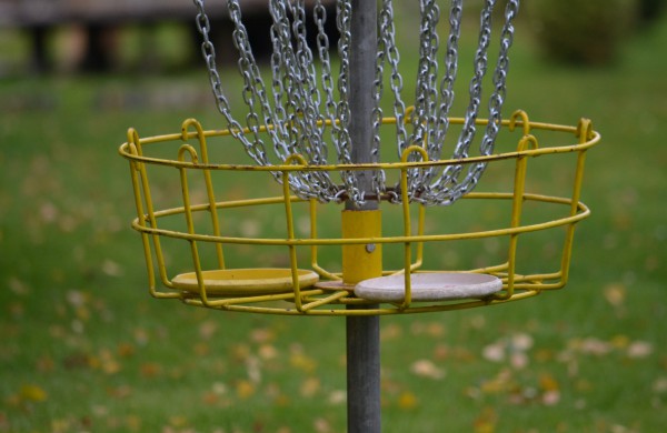 Atnaujintame diskgolfo parke – keturios dešimtys varžybų dalyvių