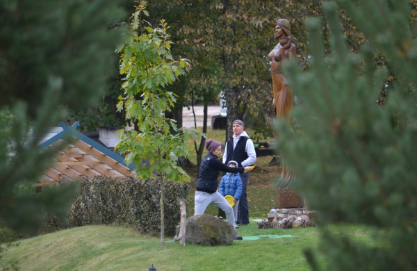 Atnaujintame diskgolfo parke – keturios dešimtys varžybų dalyvių