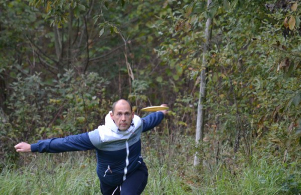 Atnaujintame diskgolfo parke – keturios dešimtys varžybų dalyvių