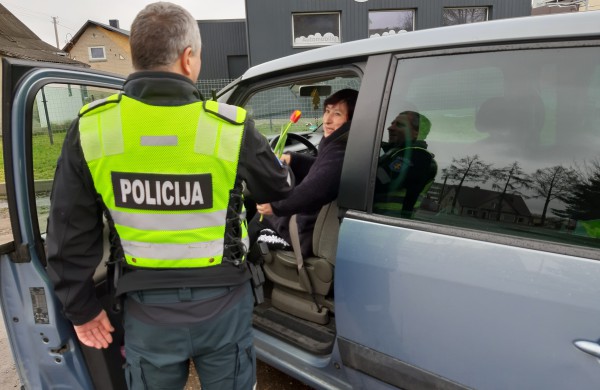 Kovo 8-osios proga - išskirtinis policijos pareigūnų dėmesys vairuotojoms 