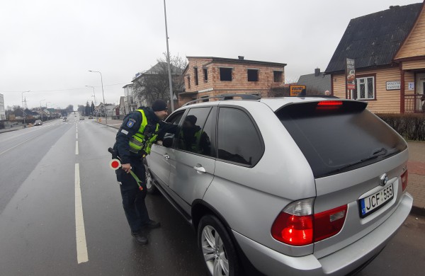 Kovo 8-osios proga - išskirtinis policijos pareigūnų dėmesys vairuotojoms 