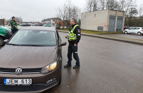 Kovo 8-osios proga - išskirtinis policijos pareigūnų dėmesys vairuotojoms 