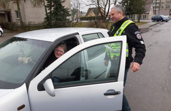 Kovo 8-osios proga - išskirtinis policijos pareigūnų dėmesys vairuotojoms 