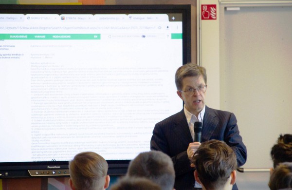 Ruoštis savarankiškam gyvenimui dar gimnazijos suole...