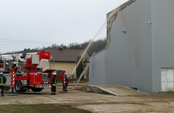 Autoservise užsiliepsnojo  padangos
