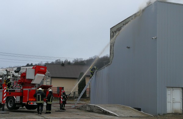 Autoservise užsiliepsnojo  padangos
