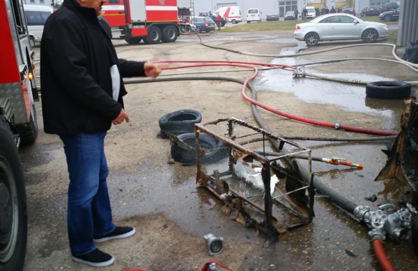 Autoservise užsiliepsnojo  padangos