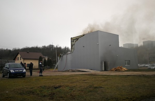 Autoservise užsiliepsnojo  padangos