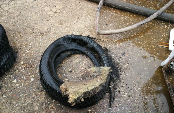 Autoservise užsiliepsnojo  padangos