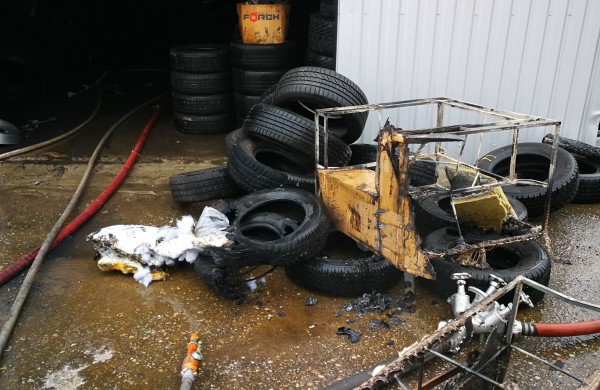 Autoservise užsiliepsnojo  padangos