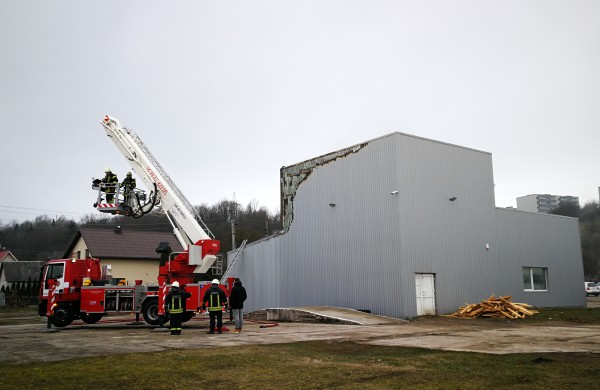 Autoservise užsiliepsnojo  padangos