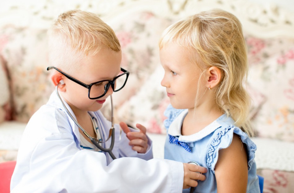 Vaikus prižiūrintys tėvai nedarbingumo pažymėjimus galės gauti atbuline tvarka