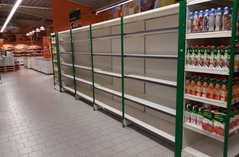 Skaitytoja: ,,Atsimerkim! Vieni ,,šluoja" iš parduotuvių viską, kiti lieka be nieko"