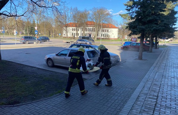 Sujudimas Vasario 16-osios gatvėje: pranešta apie japonų greito maisto restorane kilusį gaisrą