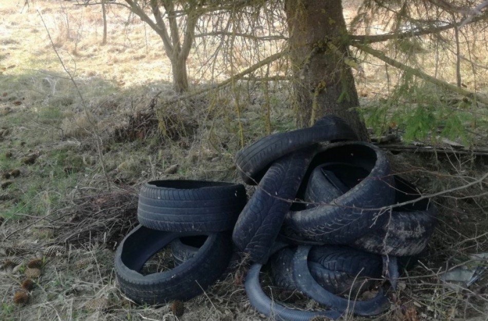 Naujam sezonui artėjant: kur dėti senas automobilių padangas