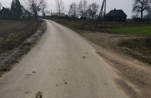 Bukoniškę papiktino ūkininkų teršiami keliai