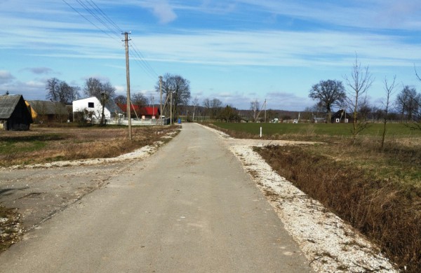 Bukoniškę papiktino ūkininkų teršiami keliai