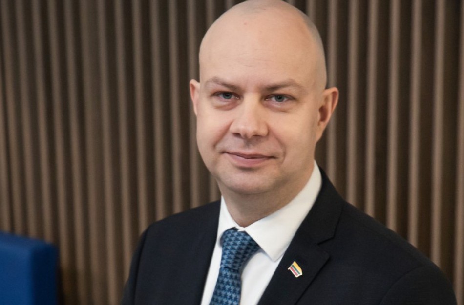 Apklausa: Kaip vertinate Sveikatos apsaugos ministro Aurelijaus Verygos darbą karantino akivaizdoje?