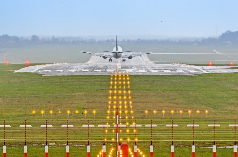 Susisiekimo ministerija užsakomaisiais skrydžiais į Lietuvą jau sugrąžino 2526 piliečius