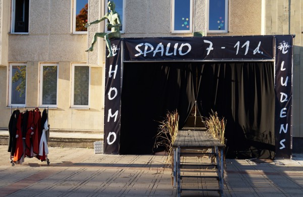 Šiuolaikinio meno forumo kūrėjai pakvietė į kelionę laiku